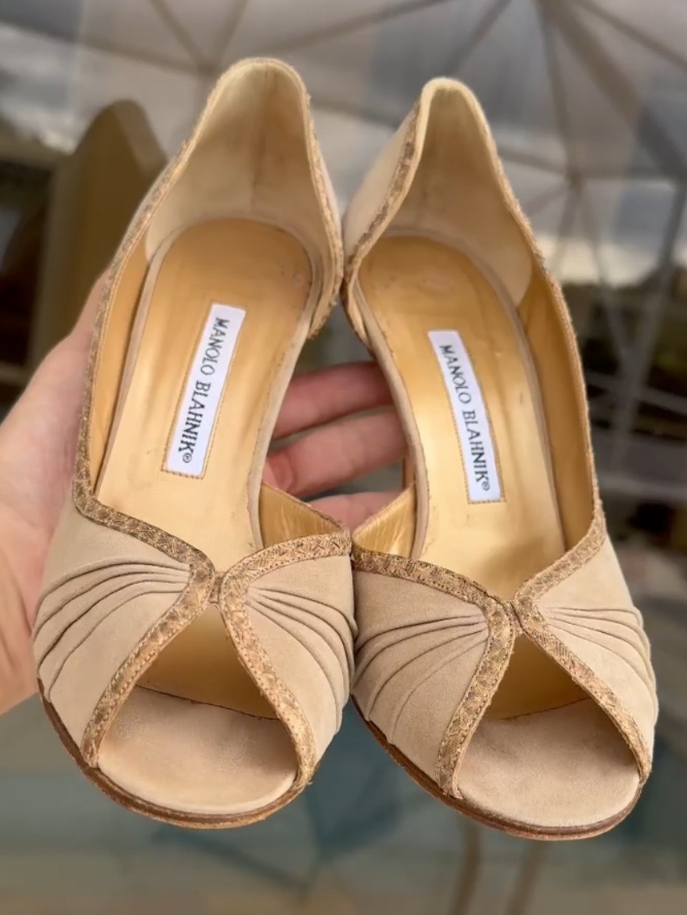 Manolo Blahnik Pumps Beige Suede Heels